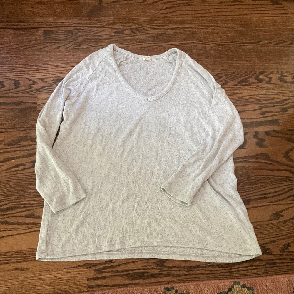 John Galt Brandy Melville, one size, light grey v-neck women’s sweater